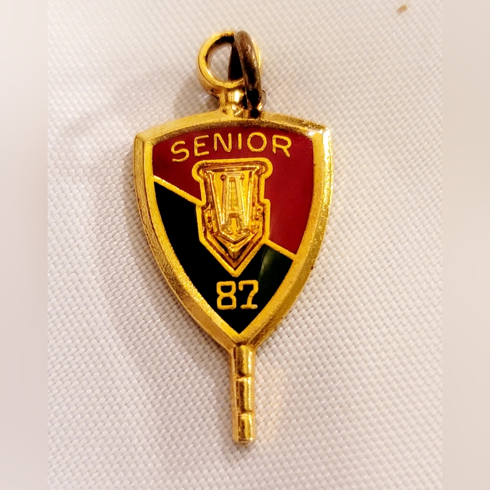 VTG Senior Class of 87 Gold Tone Enamel Charm Collectible Pendant